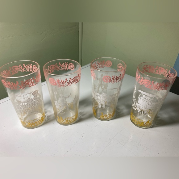 Hazel-Atlas Other - Vintage Pink and Gold Decorative Glass Set